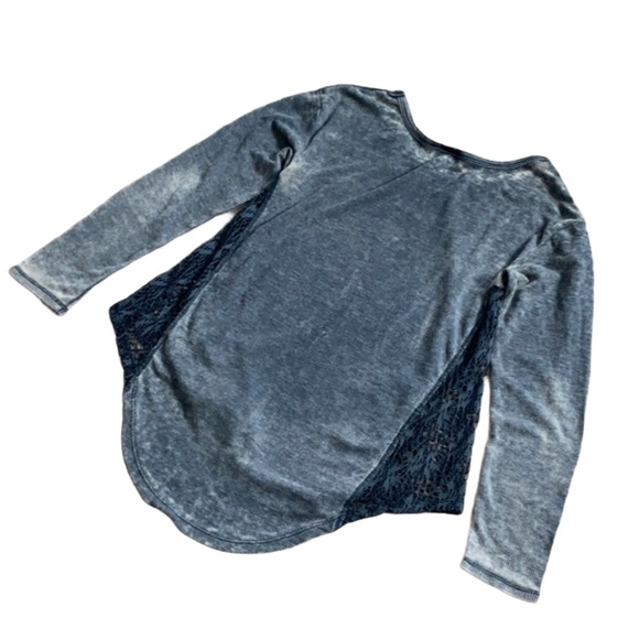 White Crow | (XS) Scoop Neck Tee Dusty Blue Lace - Picture 4 of 6